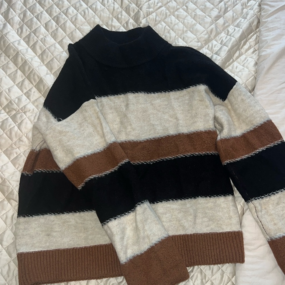 Tri color sweater